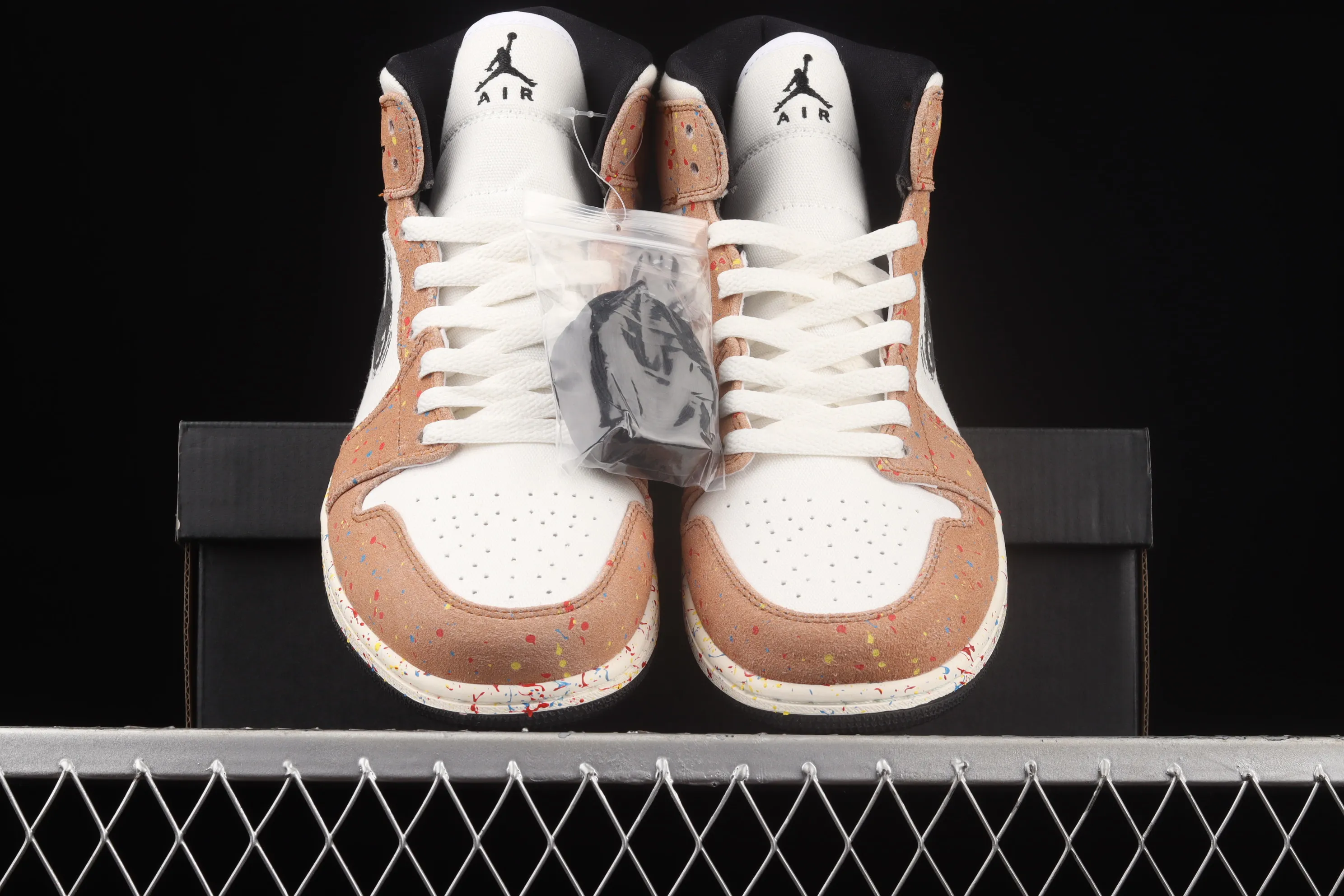 All categories Air Jordan Jordan series basketball shoes Air Jordan 1 Mid Air Jordan 1 Mid AJ1 Joe 1 watercolor ink fluorescent Zhongbang basketball shoes DA8005-100